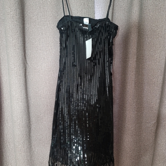 Mini black dress by H&M - Picture 14 of 17